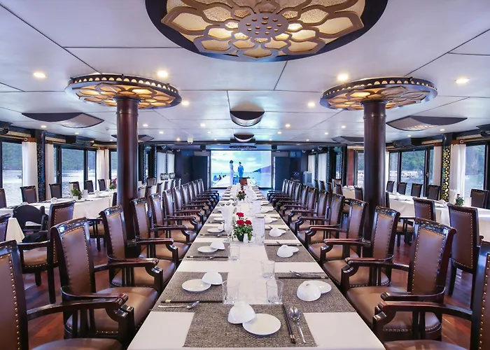 Botel Aurora Cruise 5 Star Bay *