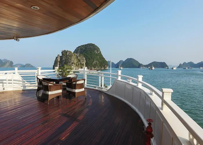 Aurora Cruise 5 Star Bay Hạ Long